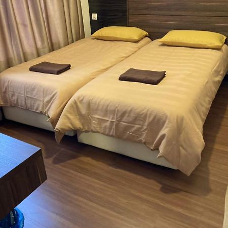 Apartments & Free Access To Waterpark At B Lagoon Melaka Esterno foto