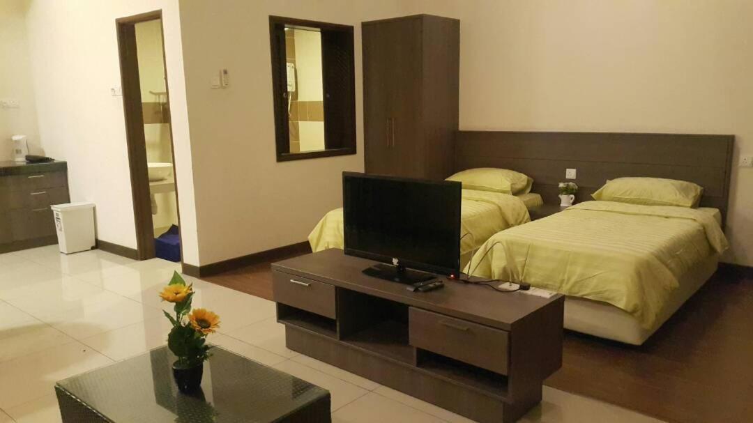 Apartments & Free Access To Waterpark At B Lagoon Melaka Esterno foto